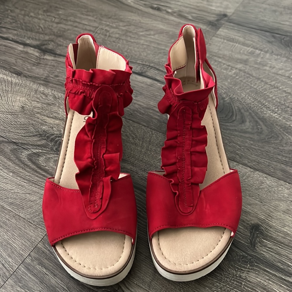 GABOR  red wedge sandal fits like a size 9 (size 7 1/2)